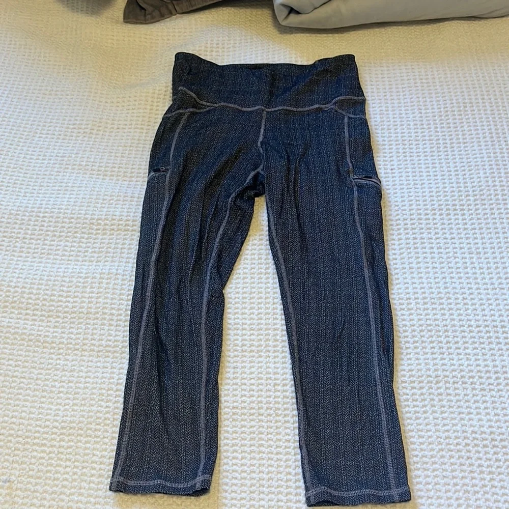 Too small - Picture 1 of 4